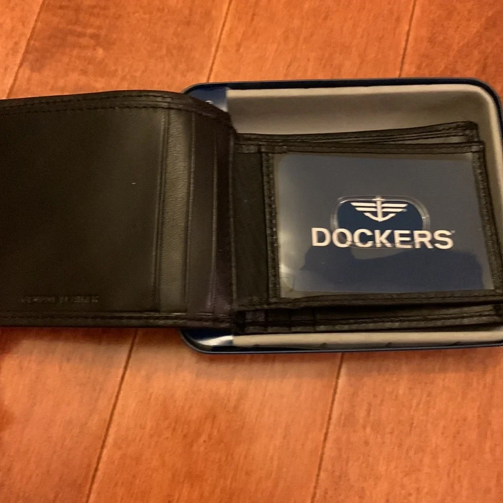 Dockers Black Leather Slimfold Wallet with Flip ID NWT‎ Gift Boxed